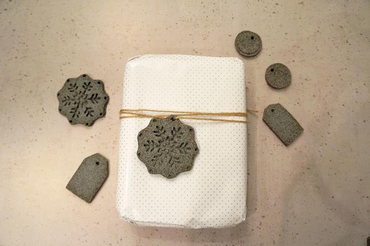 Geschenkeanh&auml;nger selber machen aus Stoneplast und verschenken