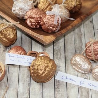 New Year's Eve DIY: Lucky nuts with little surprises