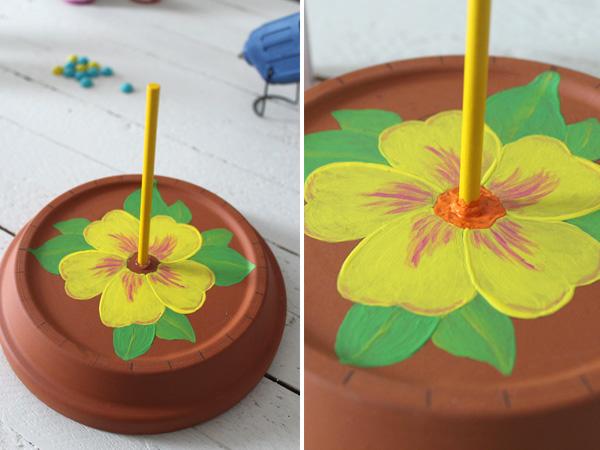 Sonnenuhr: Fertig stellen Sonnenuhr fertigstellen mit einem Bambusstab in der Mitte