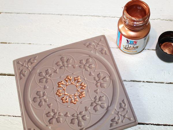 Fliesen gießen und gestalten mit Metallic-Effekt