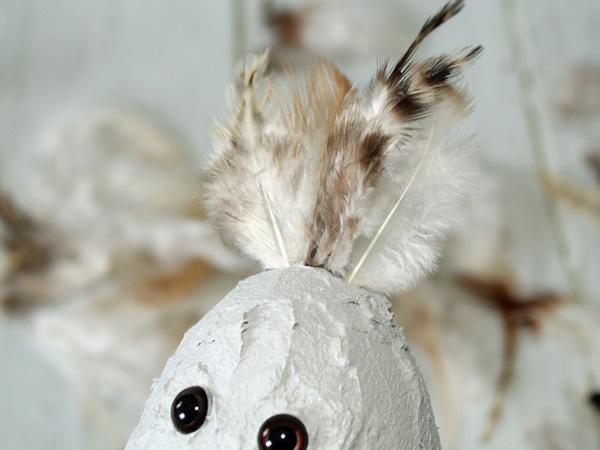 Küken in concrete look aus Styroporeiern_Federn Küken in concrete look aus Styroporeiern