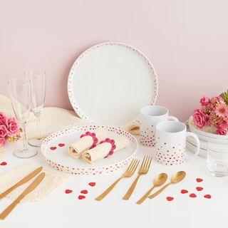 Designov&yacute; porcel&aacute;n