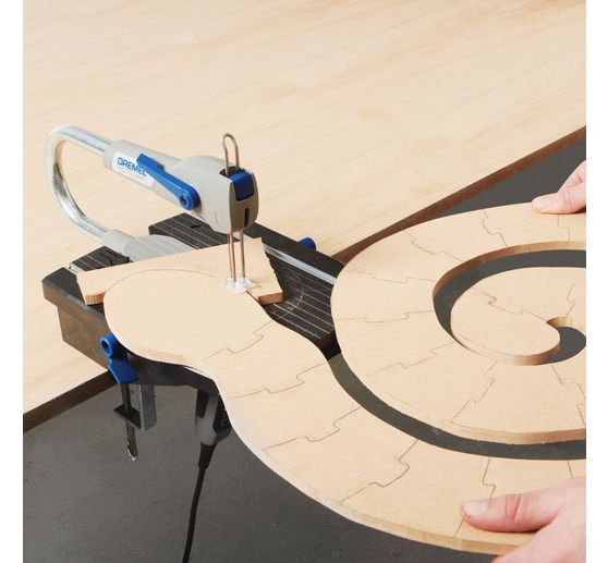 Motorová pila Dremel (MS20-1/5), 5 ks příslušenství