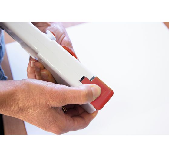 Ruční šicí stroj