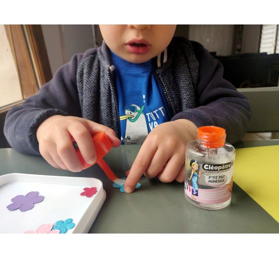 Hypoalergenní lepidlo Cléopatre Adhésive se štětcem