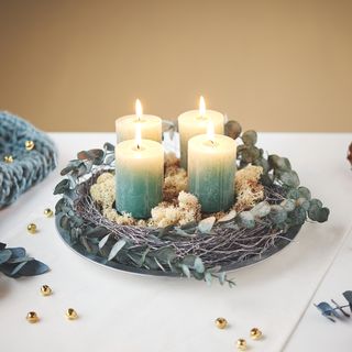 Adventskranz mit Eukalyptus