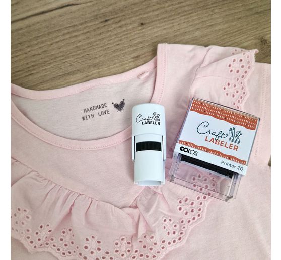 COLOP Craft Labeler textiln&iacute; raz&iacute;tko "Handmade"