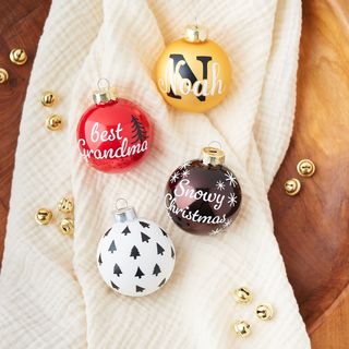 Weihnachtskugeln individuell beplotten