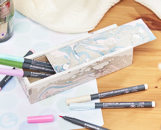 Mramorový box na tužky