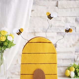 Felt beehive stand